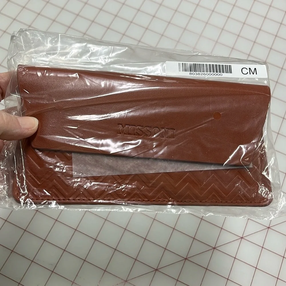 MISSONI NWT Chevron Embossed Flap Front Vegan Leather Eyeglass Case with Cloth